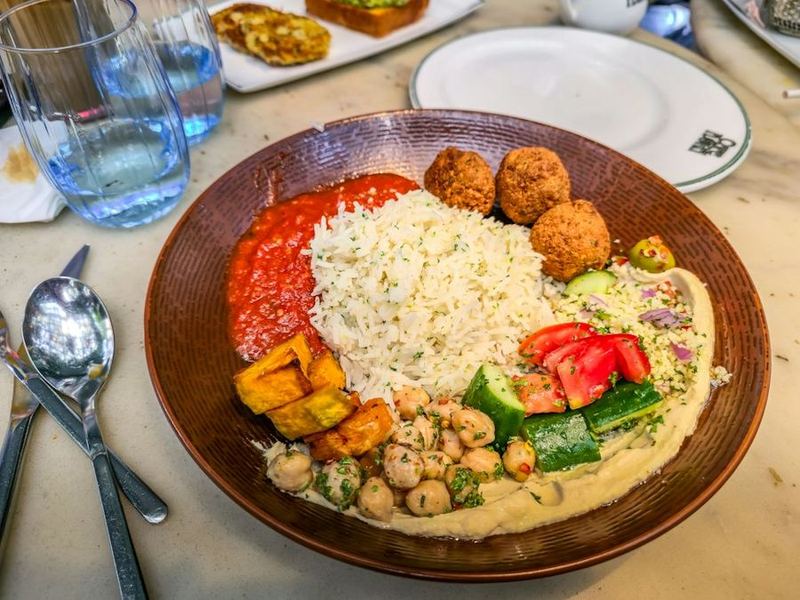 Grain bowl with vegetables